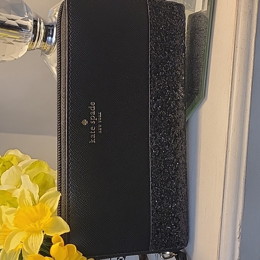 Kate Spade Court Neda Glitter Wallet EUC - Picture 3 of 6